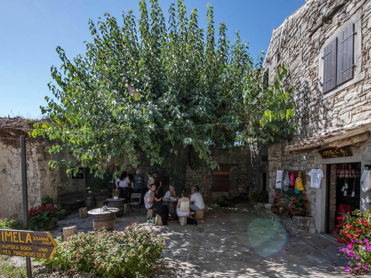 Hum u Istri jedan je od najmanjih gradova na svijetu | Zabava | Putovanja