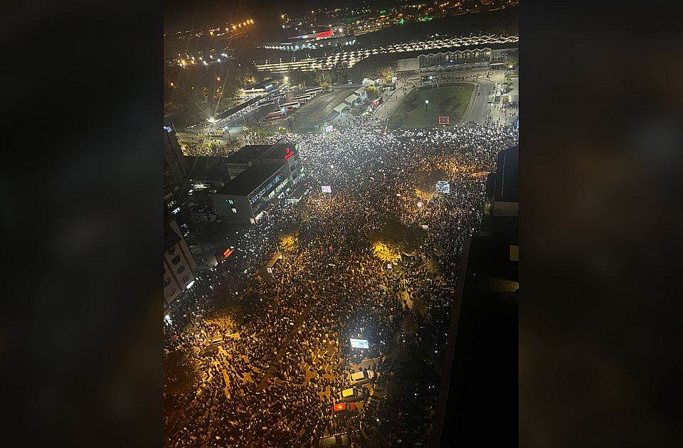  Protest u Novom Sadu zbog nesreće na Željezničkoj stanici 