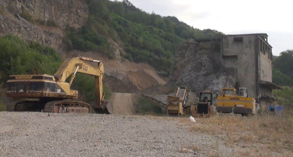  U mjestu Kostajnica kod Doboja kamenolom udaljen 50 metara od kuća 