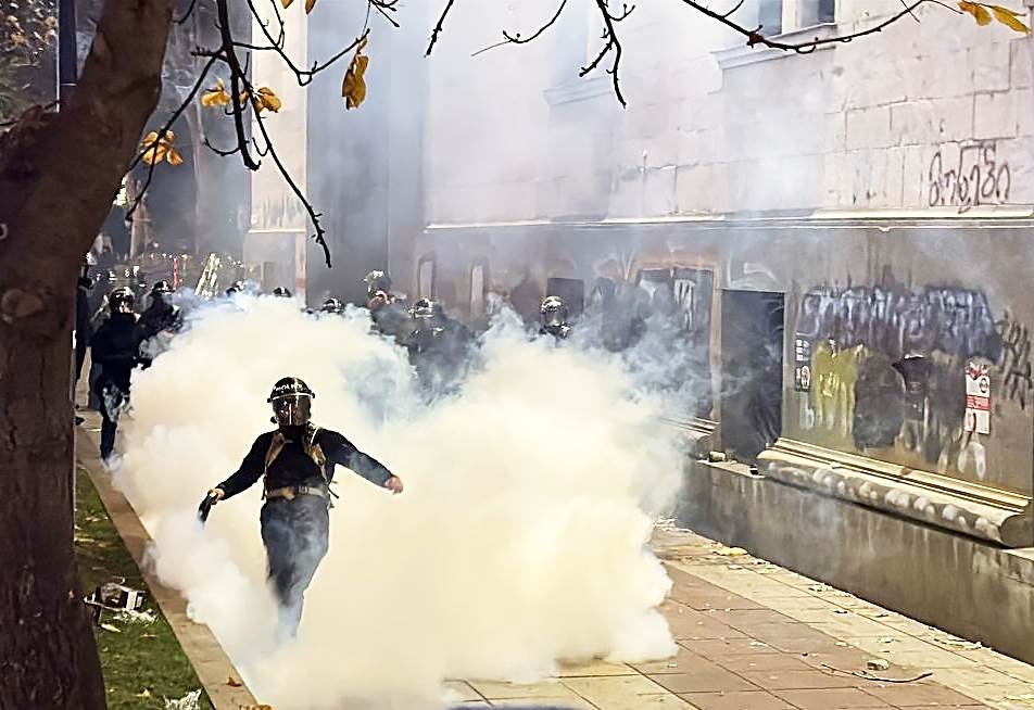  Protesti u Gruziji zbog nelegitimnih izbora 