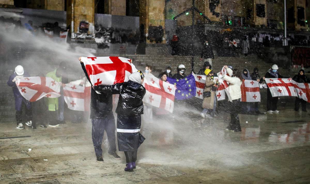  Zbog čega je došlo do masovnih protesta u Gruziji? 