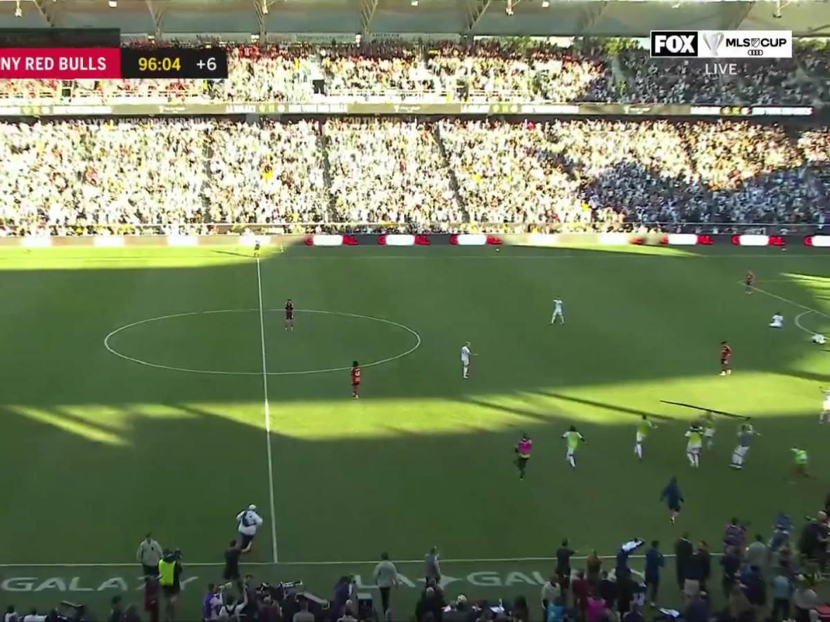  rezervni igraci los andjelesa utrcali u teren prije kraja utakmice 