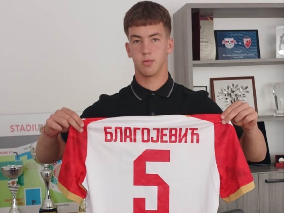 Nikša Blagojević iz Banjaluke potpisao profesionalni ugovor s Crvenom zvezdom Nikša Blagojević iz Banjaluke potpisao profesionalni ugovor s Crvenom zvezdom