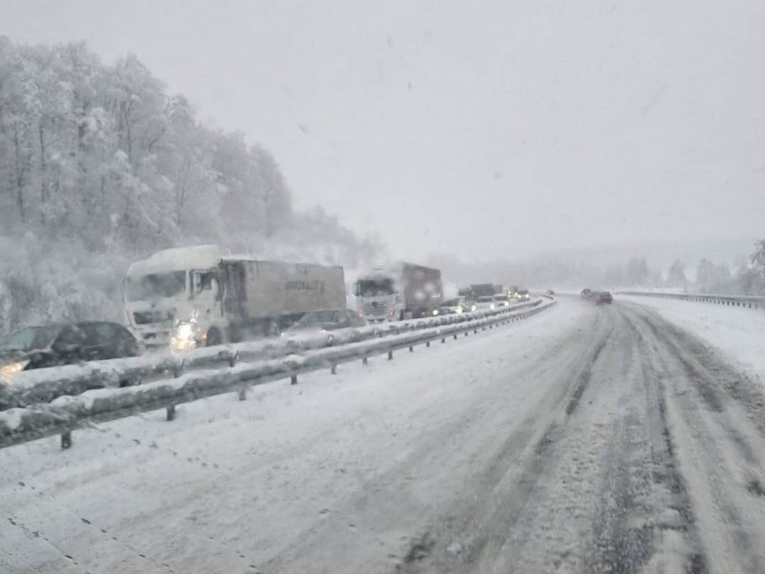  Svi auto-putevi u RS zatvoreni za kamione 