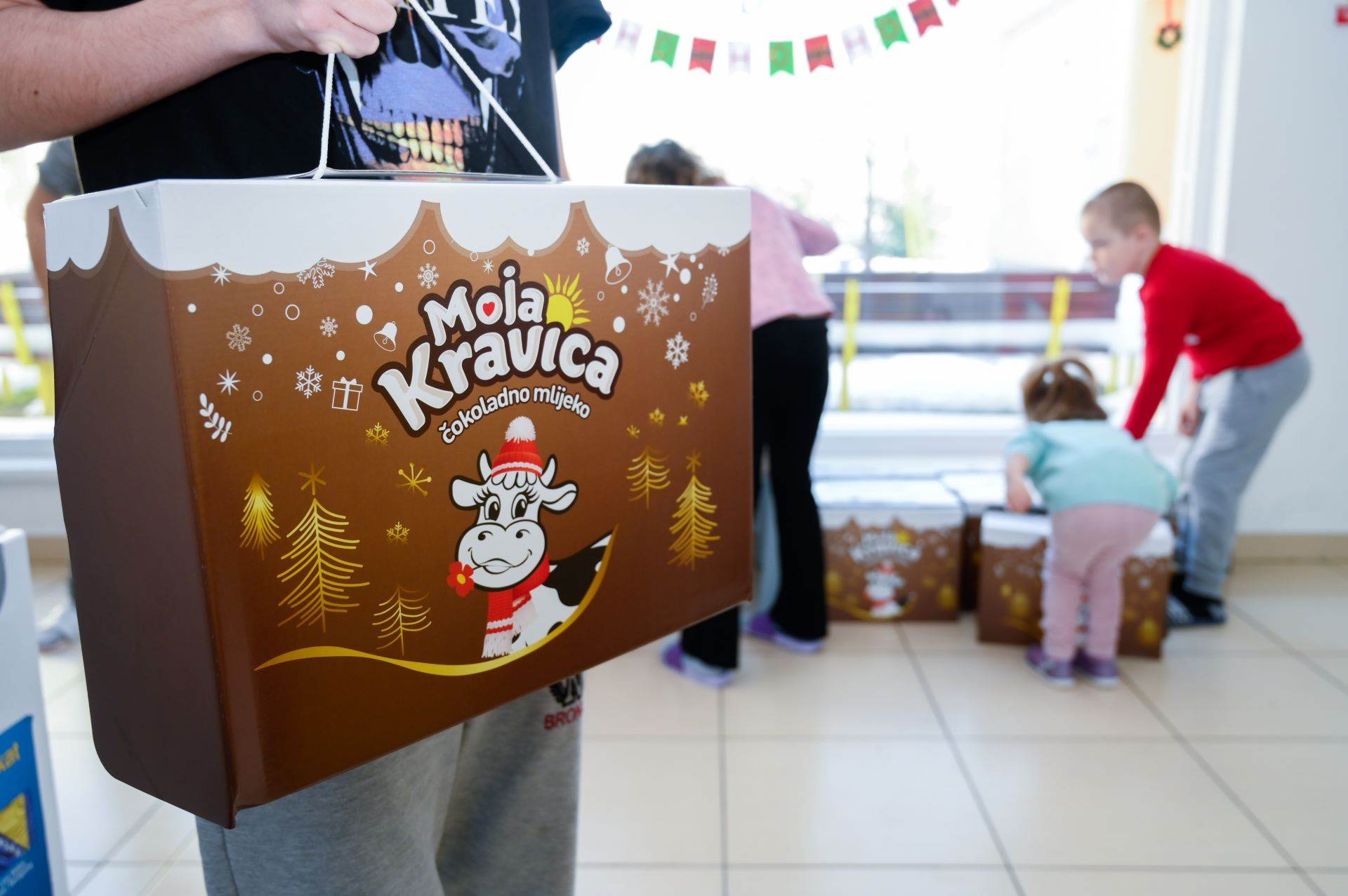 Novogodišnja donacija "Mlijekoprodukta" za djecu iz najranjivijih socijalnih kategorija Novogodišnja donacija "Mlijekoprodukta" za djecu iz najranjivijih socijalnih kategorija