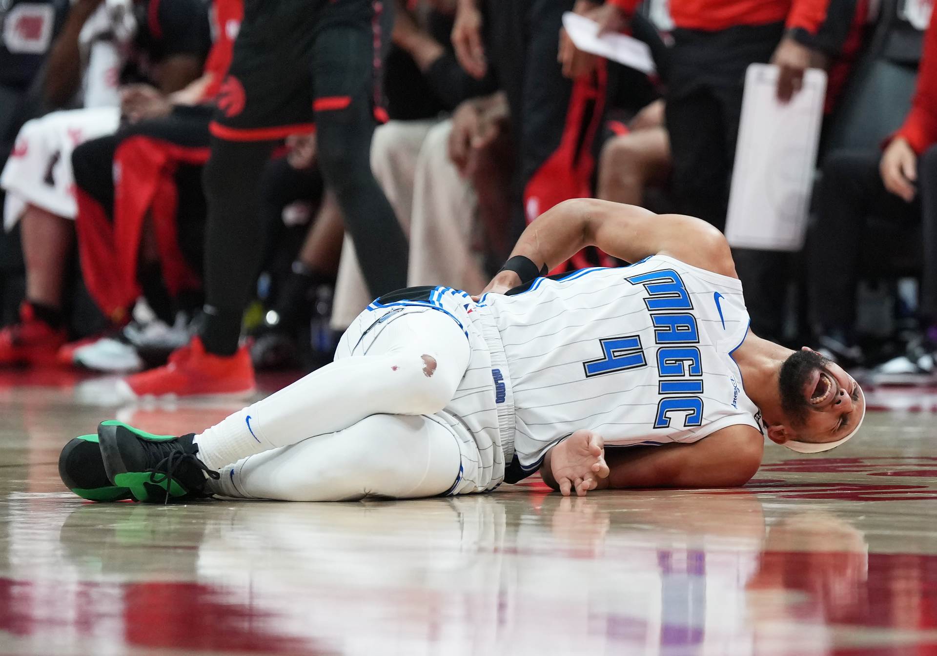 dzejlen sags dozivio strasnu povredu na mecu toronto orlando dzejlen sags dozivio strasnu povredu na mecu toronto orlando