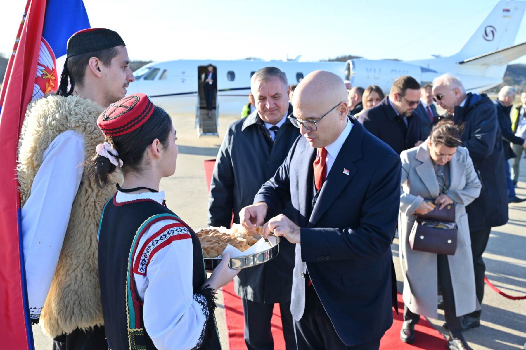  Dočekani zvaničnici Vlade Srbije na aerodromu 