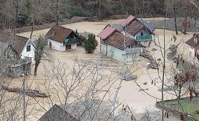  Ponovne poplave u Kralupima: Mještani sumnjaju na uticaj mHE na vodostaj Kraljuštice 