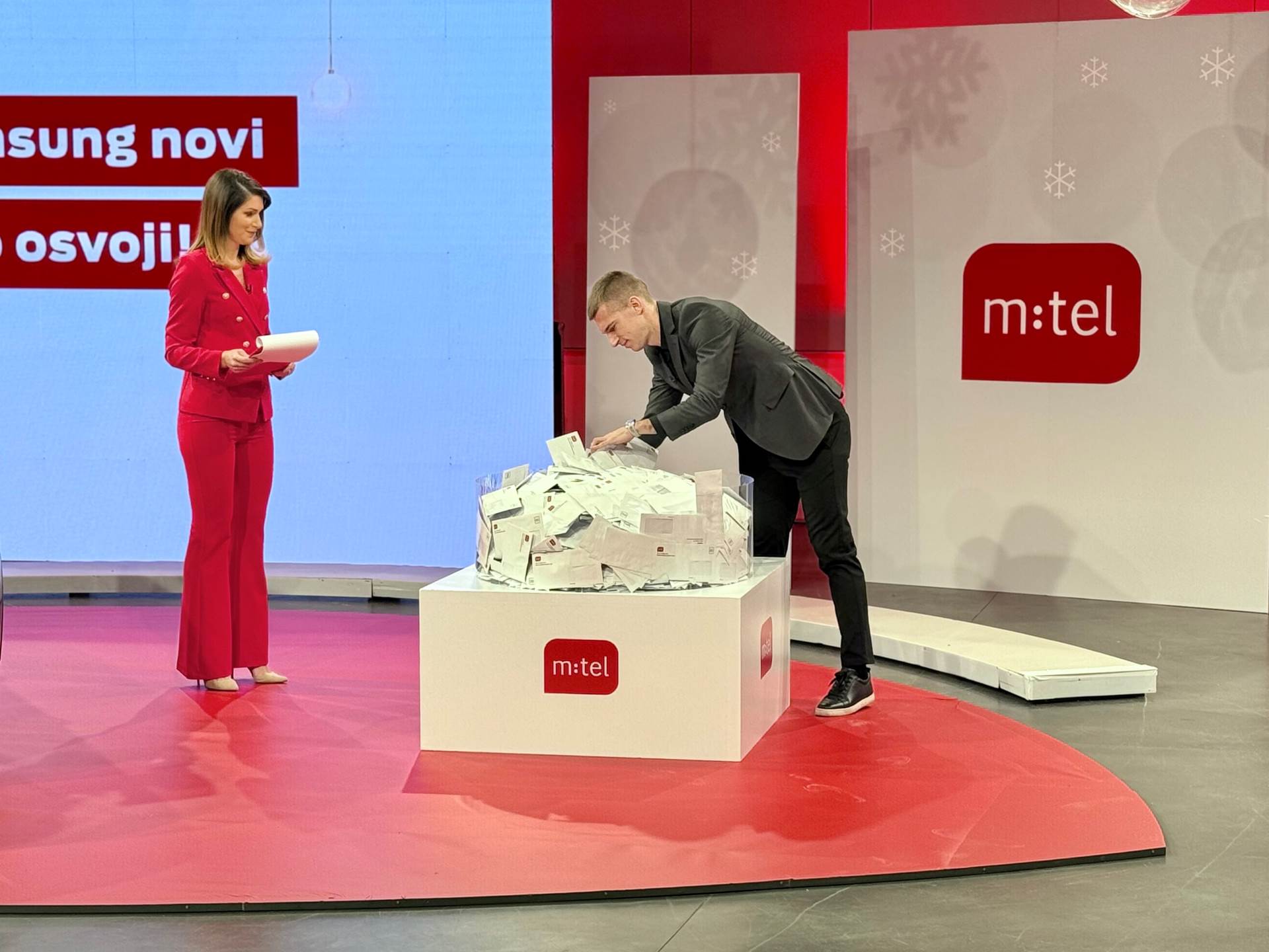 dobitnici m:tel nagradne igre „Uz Samsung novi - auto osvoji dobitnici m:tel nagradne igre „Uz Samsung novi - auto osvoji