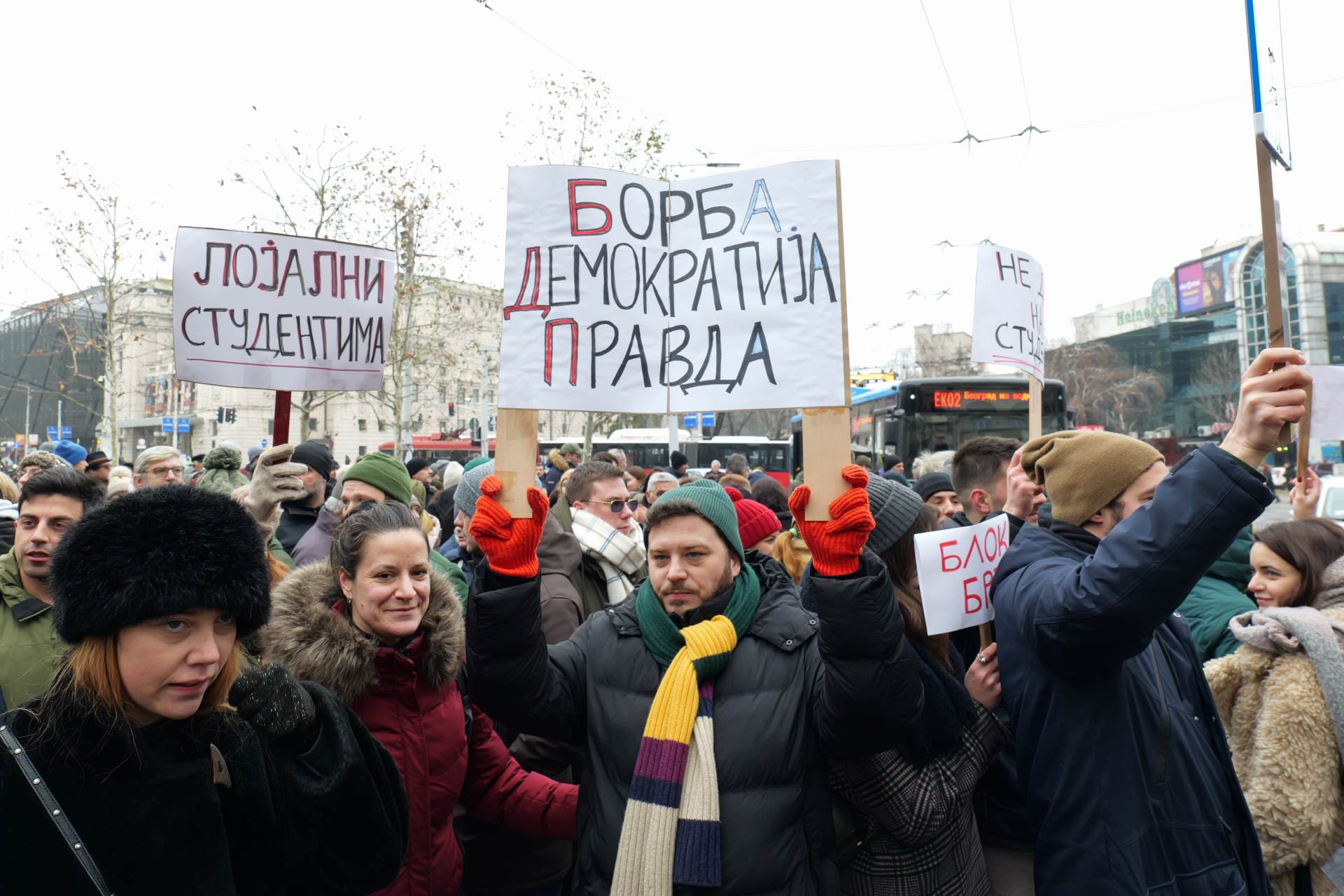 Vozač u Beogradu pokušao da probije blokadu Vozač u Beogradu pokušao da probije blokadu