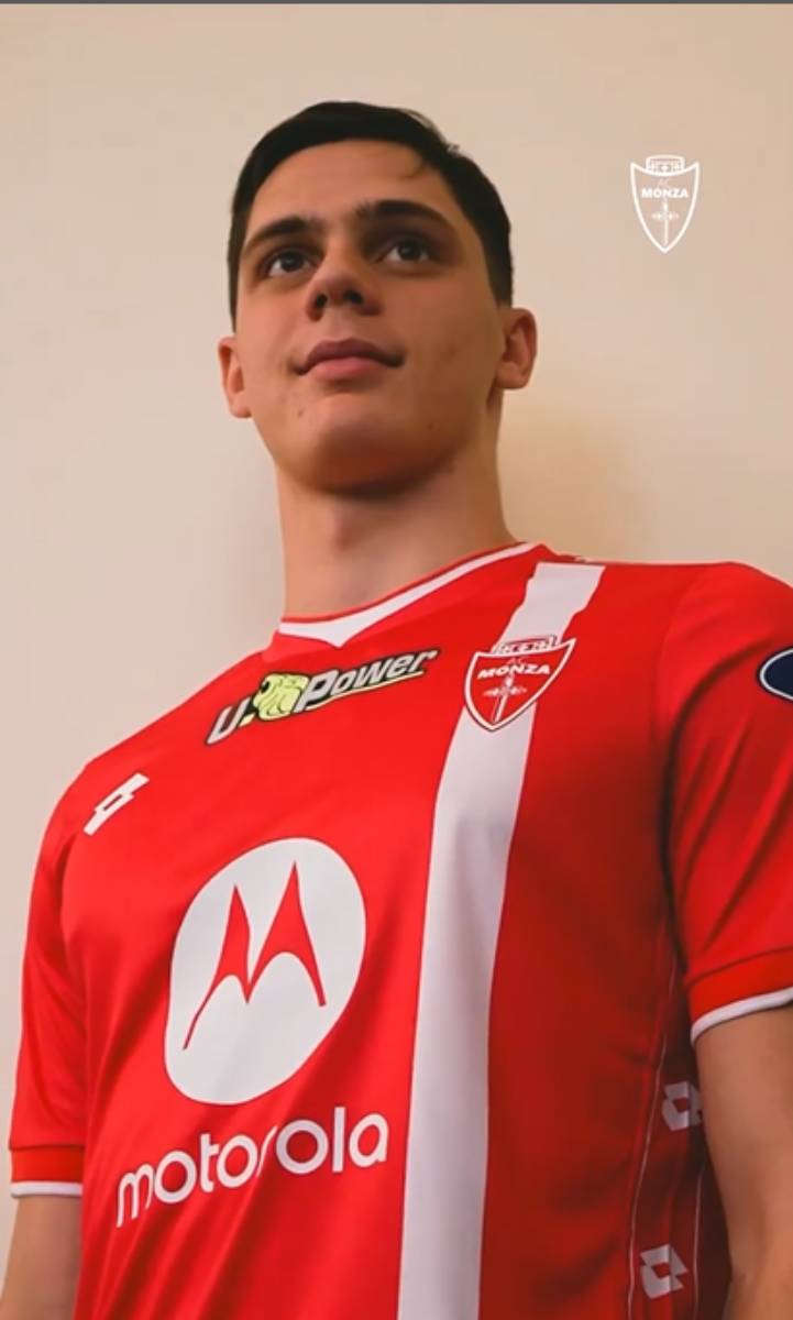 Stefan Leković zvanično u Menci Stefan Leković zvanično u Menci