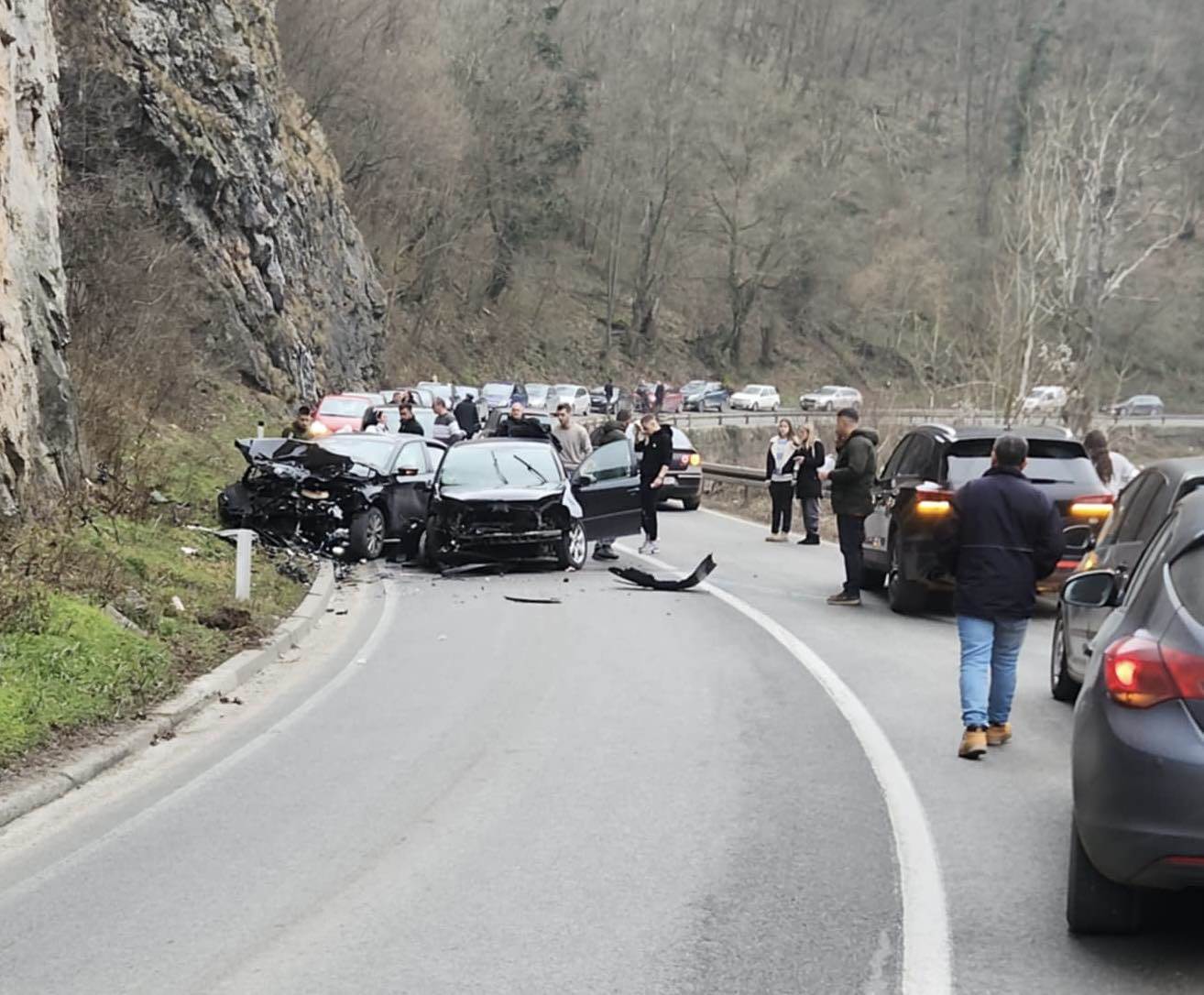 Teška saobraćajna nesreća kod Zvornika: Povrijeđeni državljani Srbije Teška saobraćajna nesreća kod Zvornika: Povrijeđeni državljani Srbije