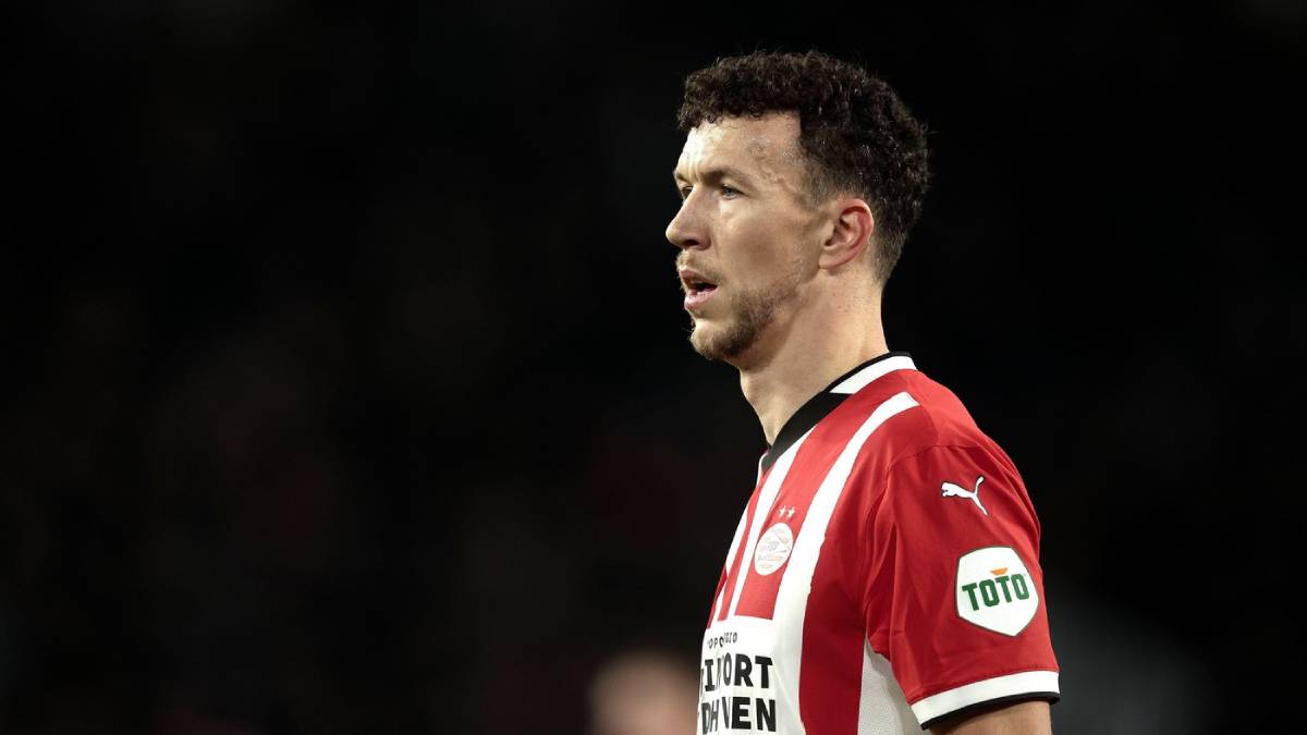 PSV poražen od Cvolea Bajraktarević debitovao PSV poražen od Cvolea Bajraktarević debitovao