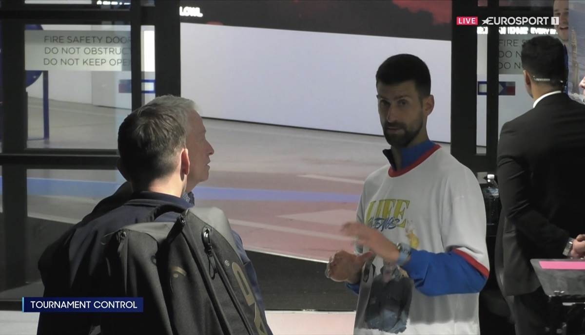 Novak Đoković ljut na navijače na Australijan openu Novak Đoković ljut na navijače na Australijan openu