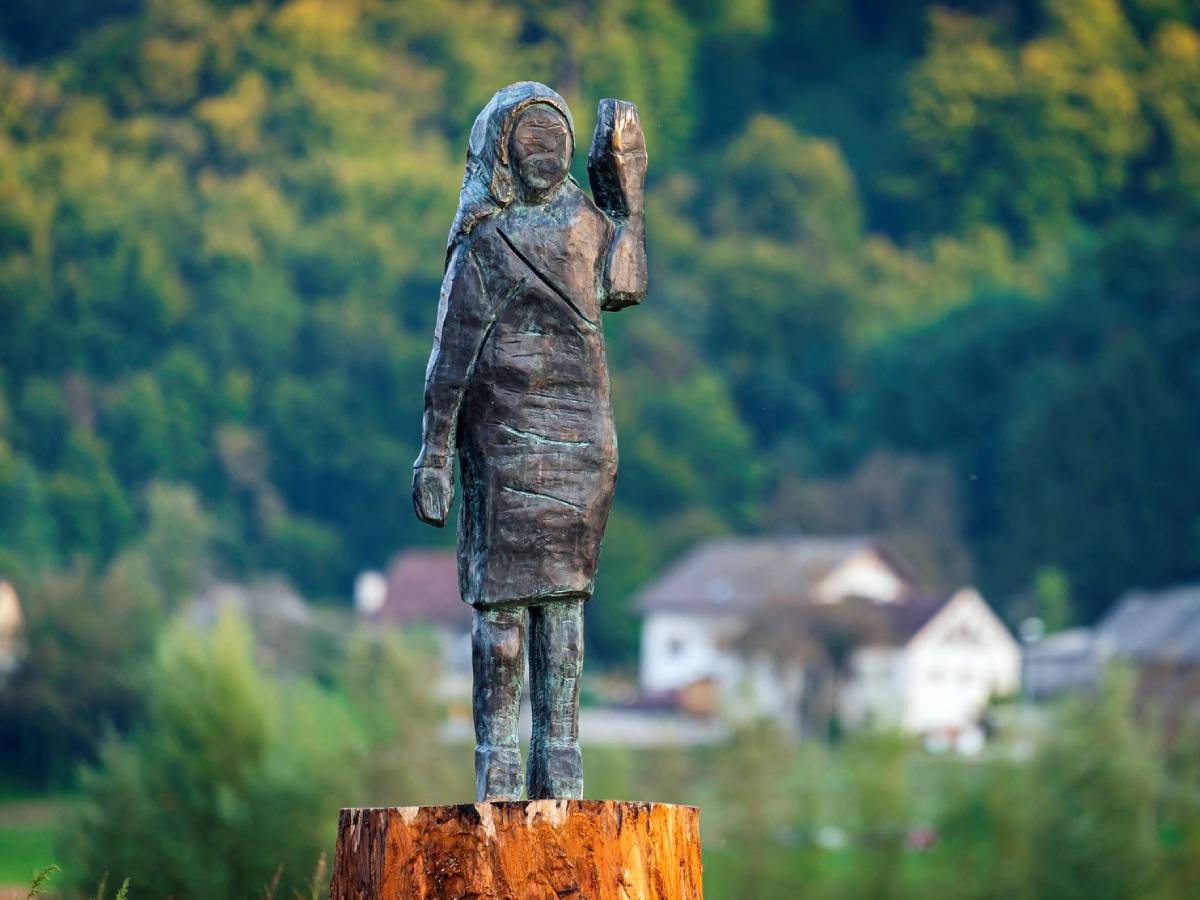  U Sevnici ukraden kip Melanije Tramp 