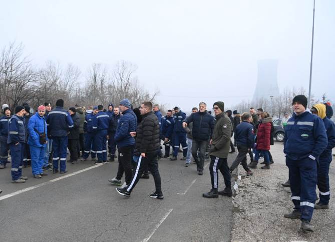  "Imamo na depou određene količine uglja": Direktor RiTE Ugljevik poziva na prekid protesta, radnici ponovo blokirali put 
