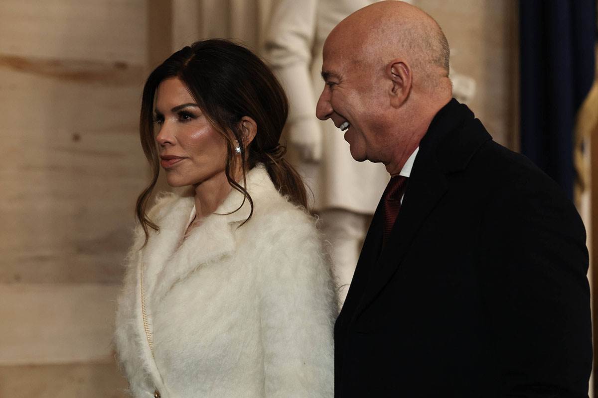 Nakon što su joj zbog brusa svi gledali u grudi, Loren Sančez zasjenila sve na balu Nakon što su joj zbog brusa svi gledali u grudi, Loren Sančez zasjenila sve na balu