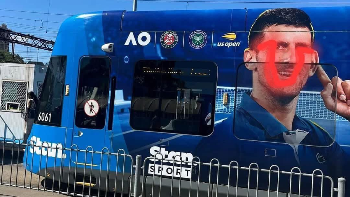 Ustaški simbol preko Novaka Đokovića u Australiji Ustaški simbol preko Novaka Đokovića u Australiji