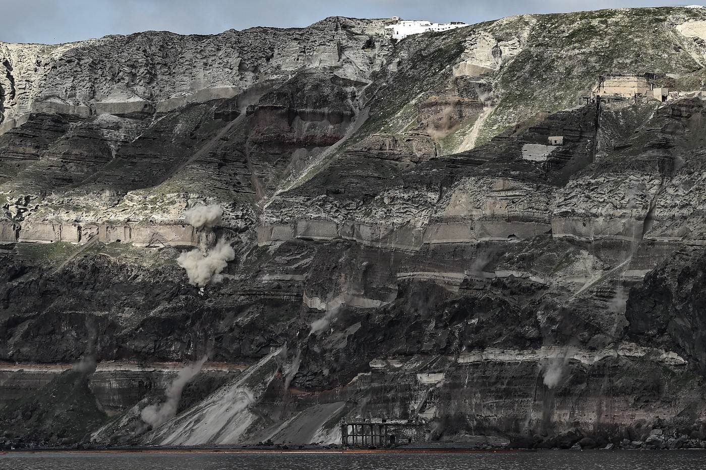  Brdo u luci na Santoriniju se obrušava uslijed serije zemljotresa 