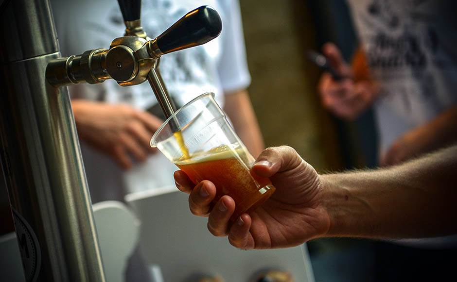  Nijemci piju sve manje piva, a prodaja ovog pića im je prošle godine bila rekordno niska 