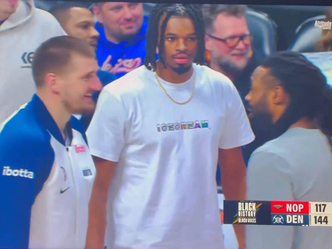  Nikola Jokić poljubio tri puta Deandrea Džordana 