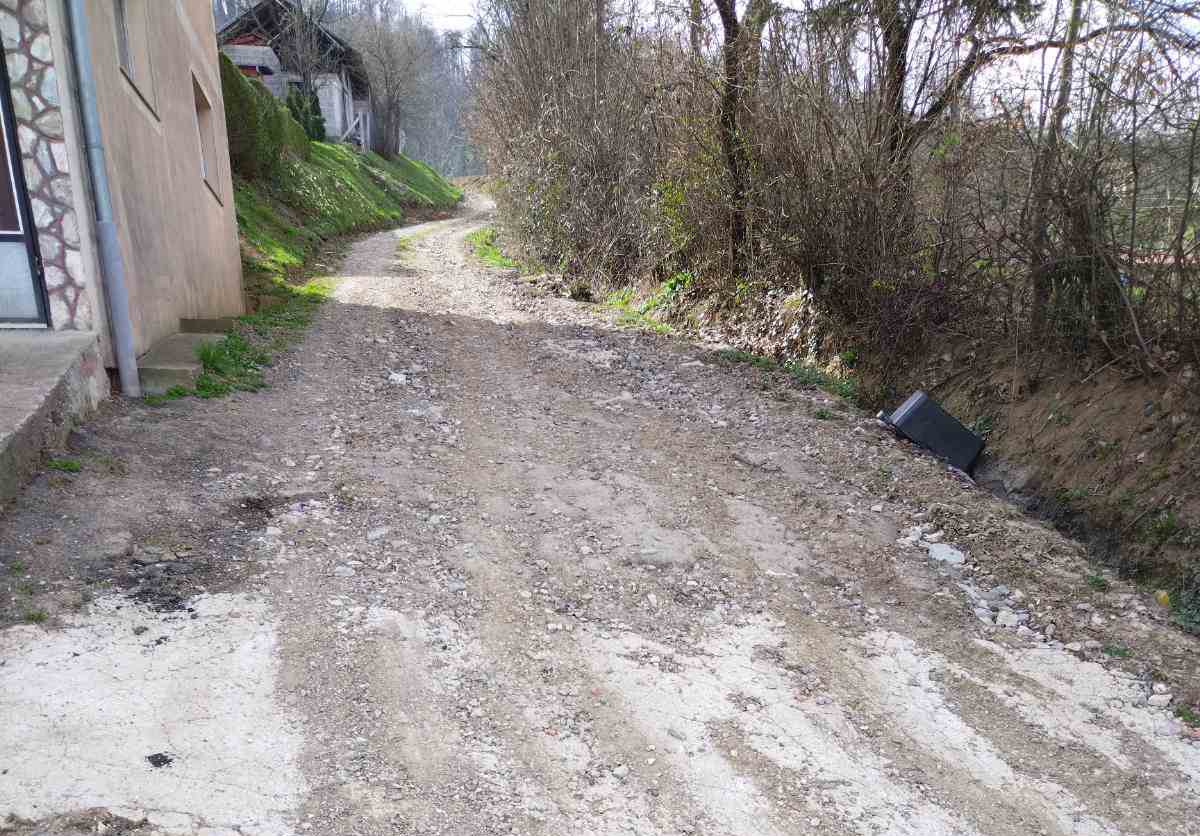  Mještani Starčevice traže sanaciju puta u dijelu Tuzlanske ulice  