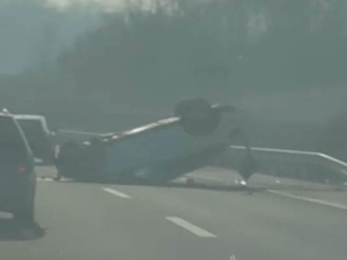 U nesreći na auto-putu "9. januar" povrijeđene dvije osobe U nesreći na auto-putu "9. januar" povrijeđene dvije osobe