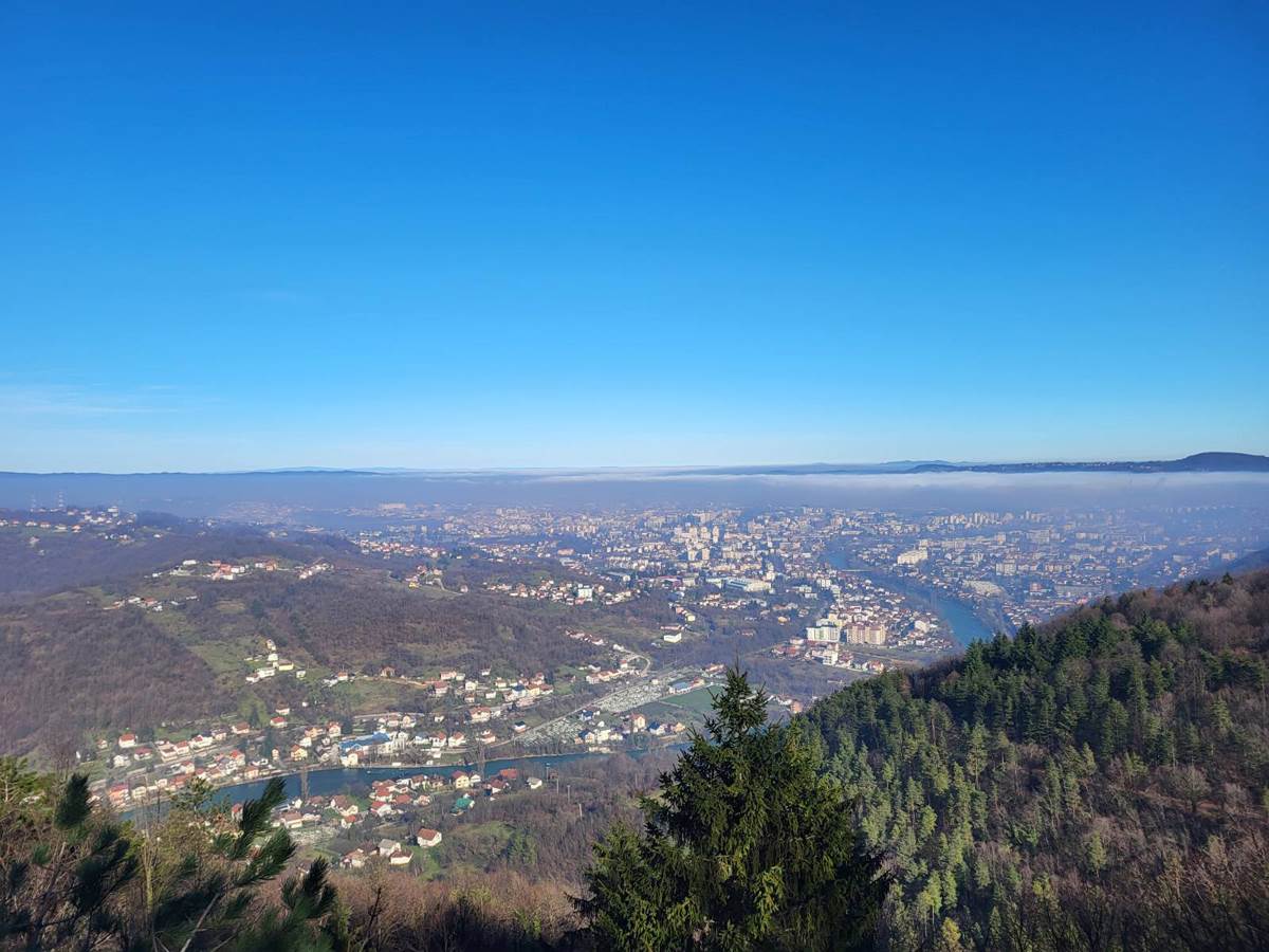  Sutra pretežno sunčano vrijeme uz malu oblačnost 