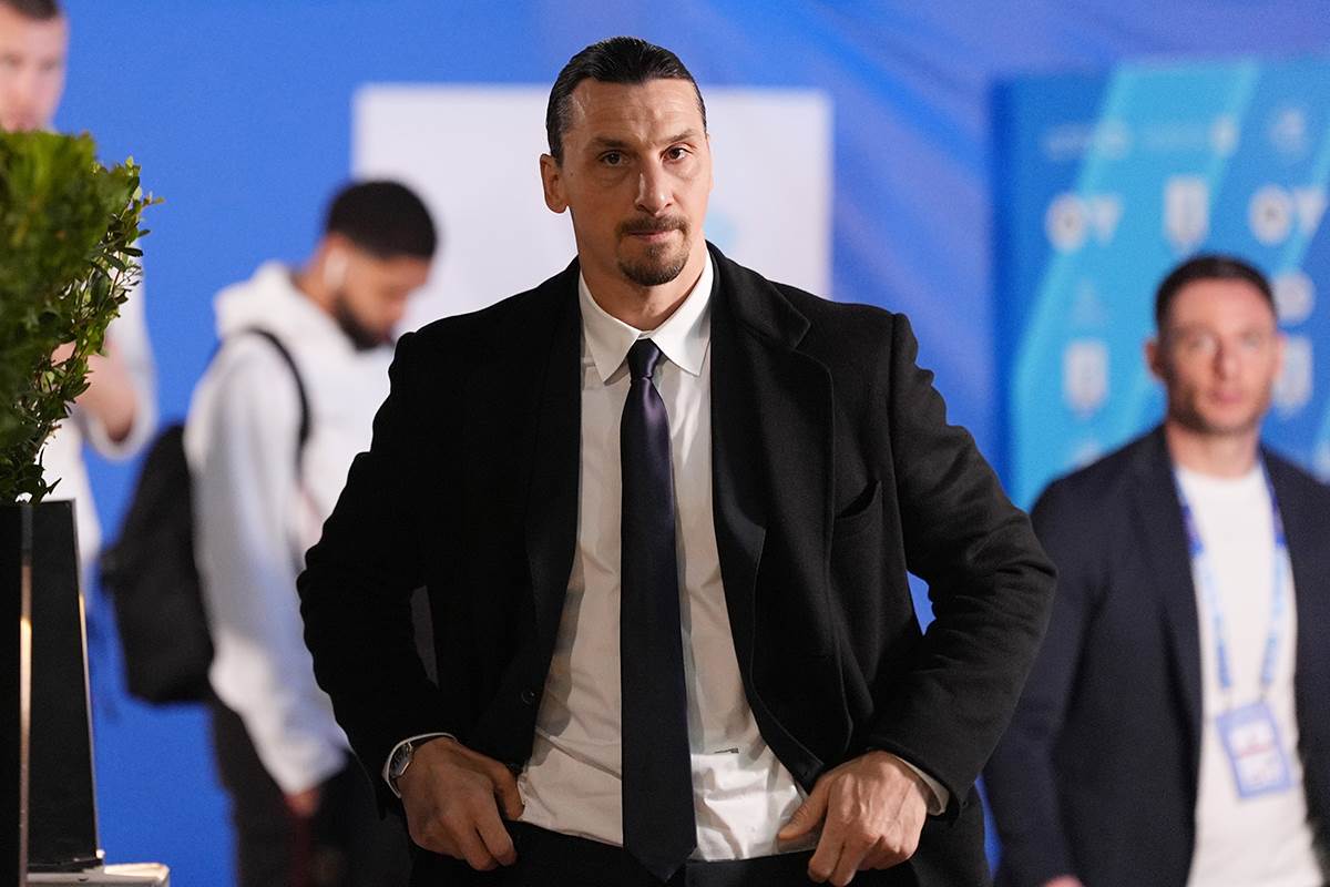  zlatan ibrahimovic dobio zlatnog tapira i pobjesnio na sve u milanu 