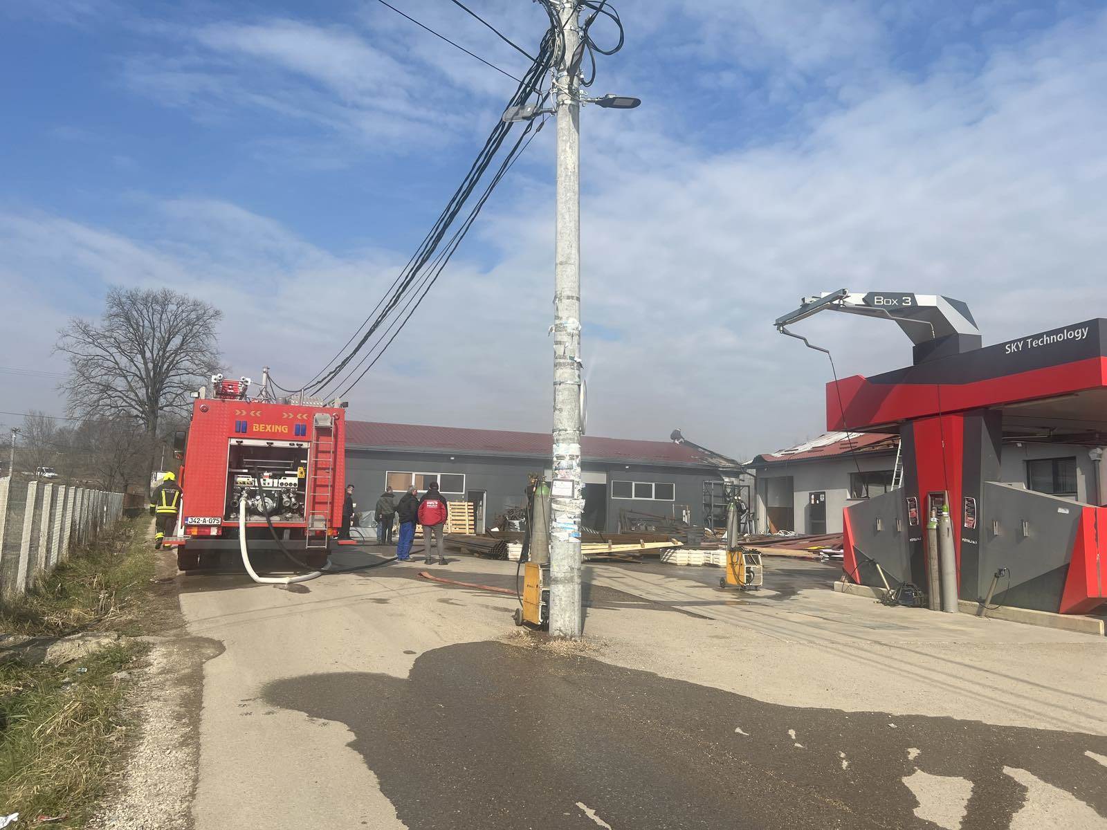  Požar zahvatio auto-praonicu u Banjaluci 