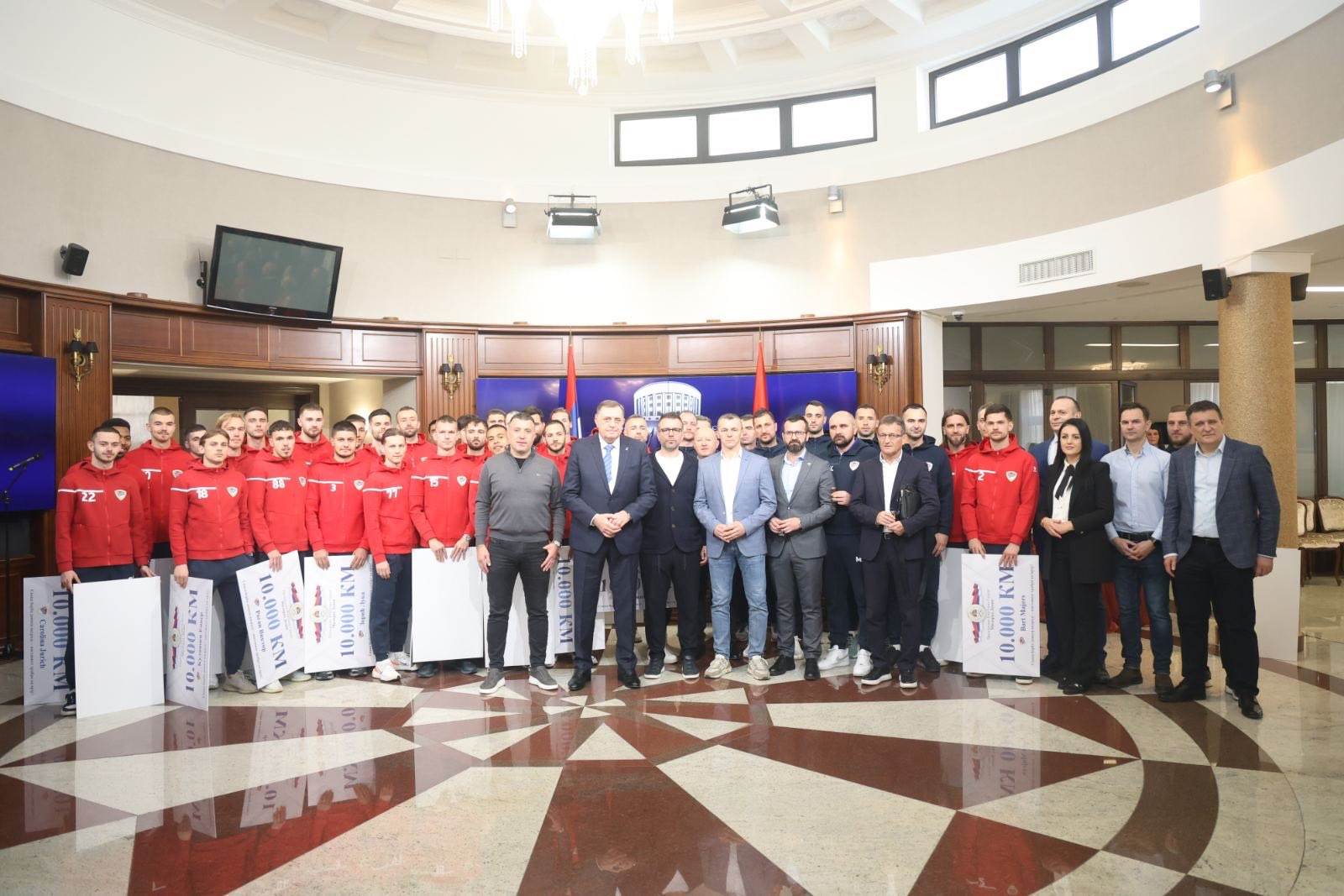  Prijem za fudbalere Borca kod Dodika dobili po 10 hiljada KM 