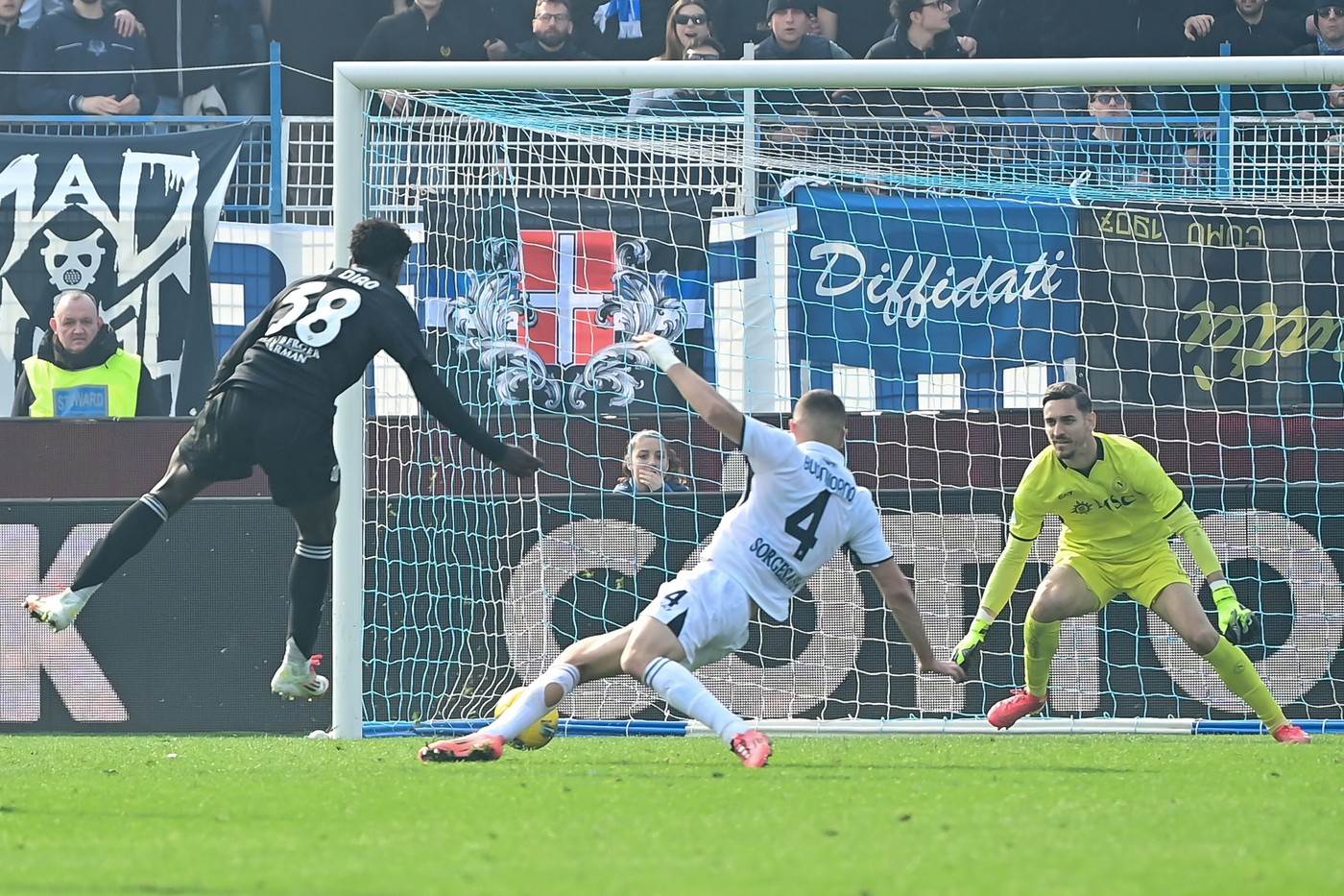 Serija A komo pobijedio Napoli 2-1 Serija A komo pobijedio Napoli 2-1