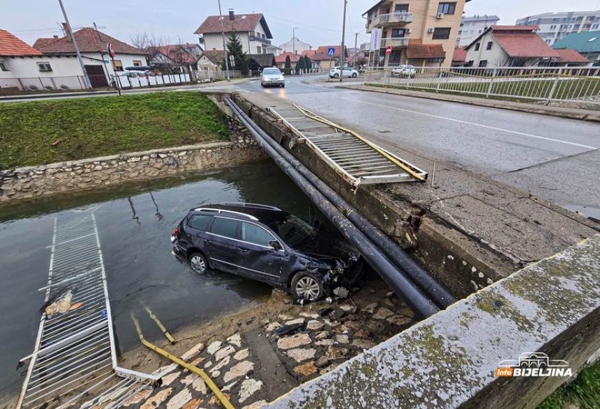 Autom sletio u kanal bježeći od policije Autom sletio u kanal bježeći od policije