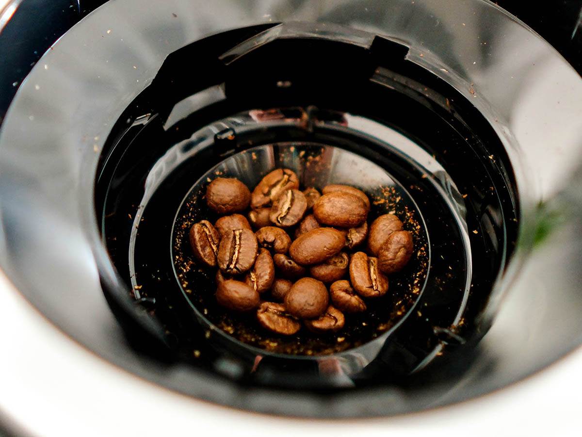 Kafa šteti ljudima, saopštila je Evropska unija u izveštaju kojim se zabranjuje upotreba kofeina Kafa šteti ljudima, saopštila je Evropska unija u izveštaju kojim se zabranjuje upotreba kofeina