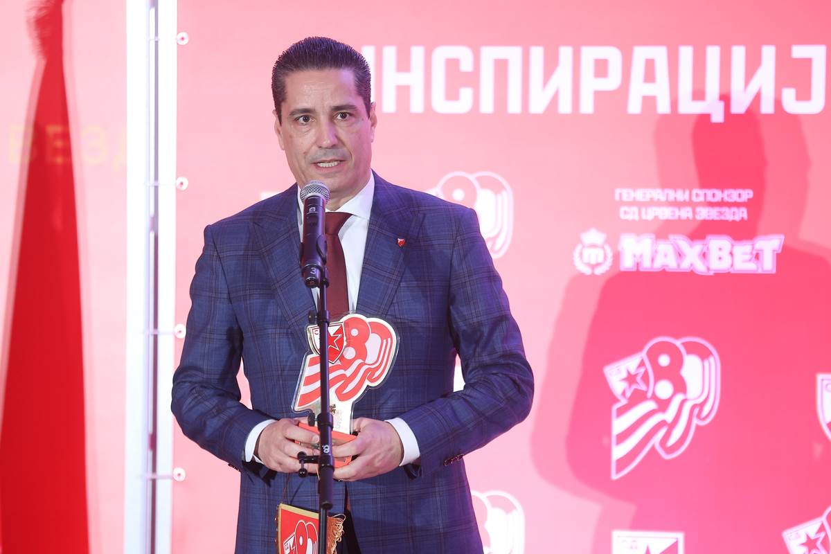 Janis Sferopulos najbolji trener u SD Crvena zvezda Janis Sferopulos najbolji trener u SD Crvena zvezda