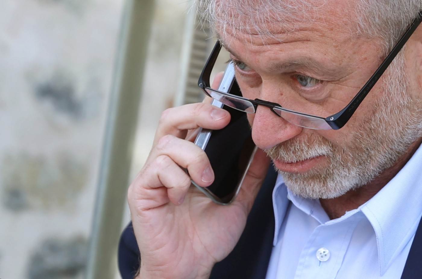 Roman Abramovič prodao Čelsi - novac zamrznut na računu u Velikoj Britaniji Roman Abramovič prodao Čelsi - novac zamrznut na računu u Velikoj Britaniji
