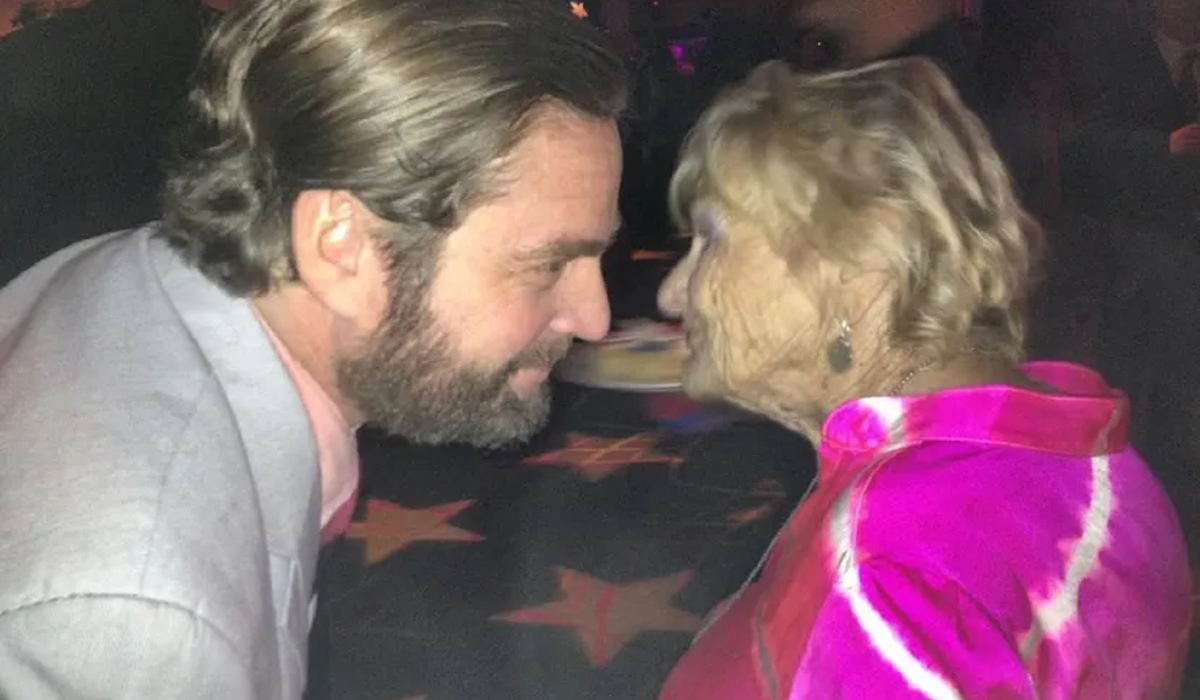 Zak Galifianakis prijatelj sa beskućnicom Zak Galifianakis prijatelj sa beskućnicom