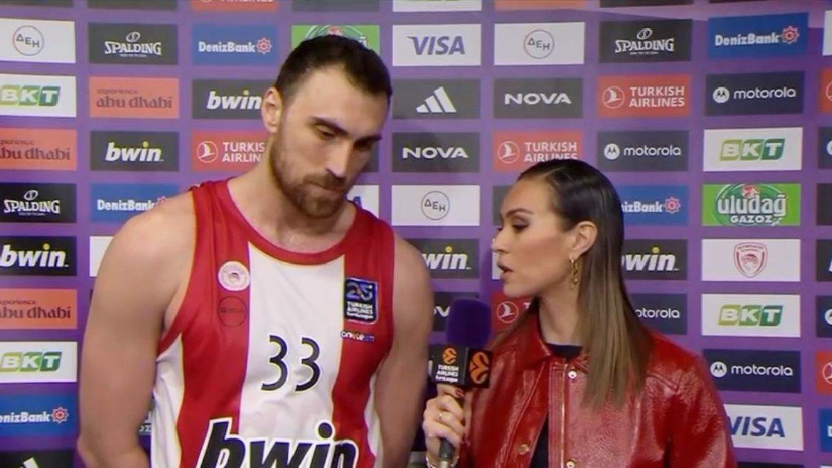 "Nikola, zašto te zovu Jokić?": Najljepša voditeljka Evrolige iznenadila Milutinova u prenosu uživo "Nikola, zašto te zovu Jokić?": Najljepša voditeljka Evrolige iznenadila Milutinova u prenosu uživo