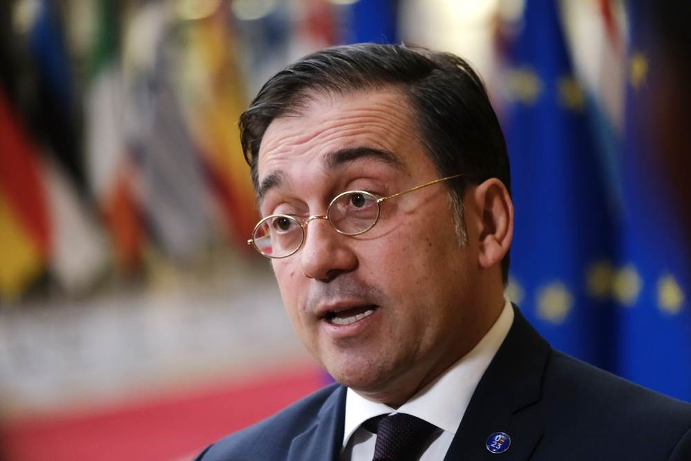  shutterstock_2387798693 (1).jpg 