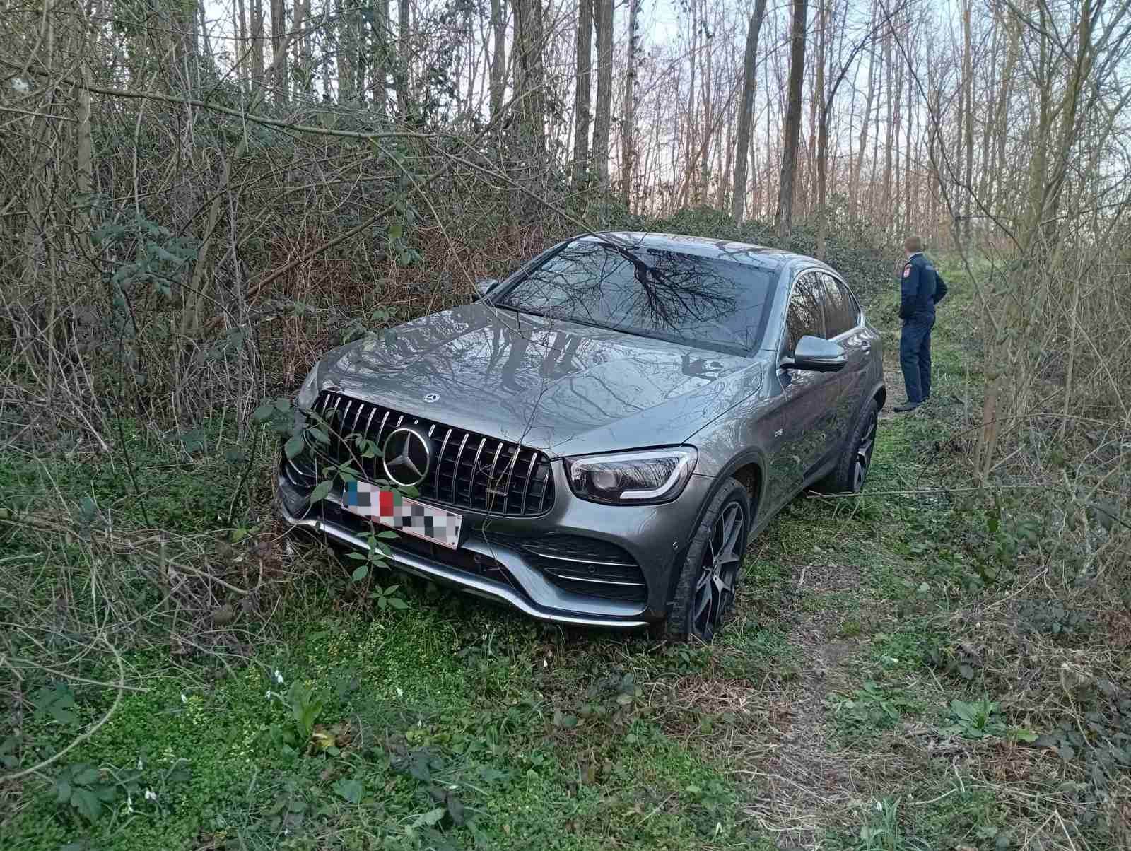 Ukraden mercedes pronađen u šumi kod Dubice Ukraden mercedes pronađen u šumi kod Dubice