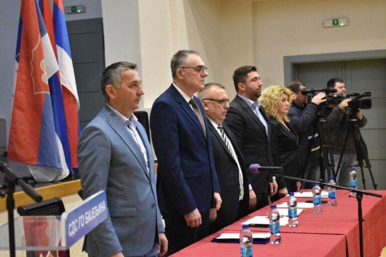 SDS pokreće inicijativu za Vladu u sjeni SDS pokreće inicijativu za Vladu u sjeni