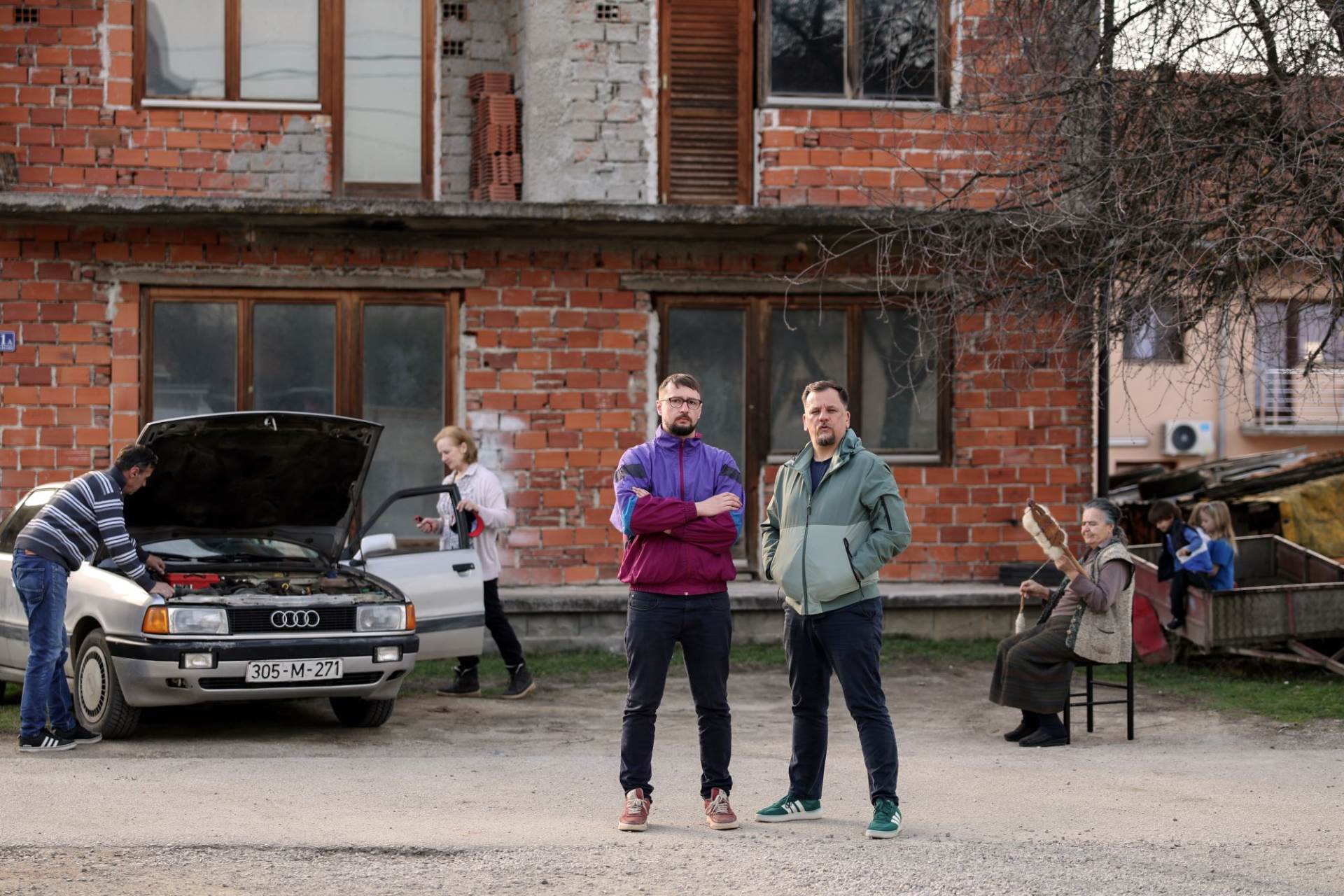 Mladen Bundalo, Zoran Galić i akteri filma (photo by Borislav Brezo).jpg Mladen Bundalo, Zoran Galić i akteri filma (photo by Borislav Brezo).jpg