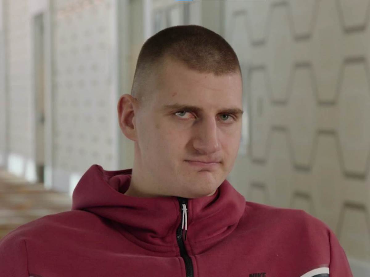 Nikola Jokić izbjegava fotografisanje sa navijačima Nikola Jokić izbjegava fotografisanje sa navijačima