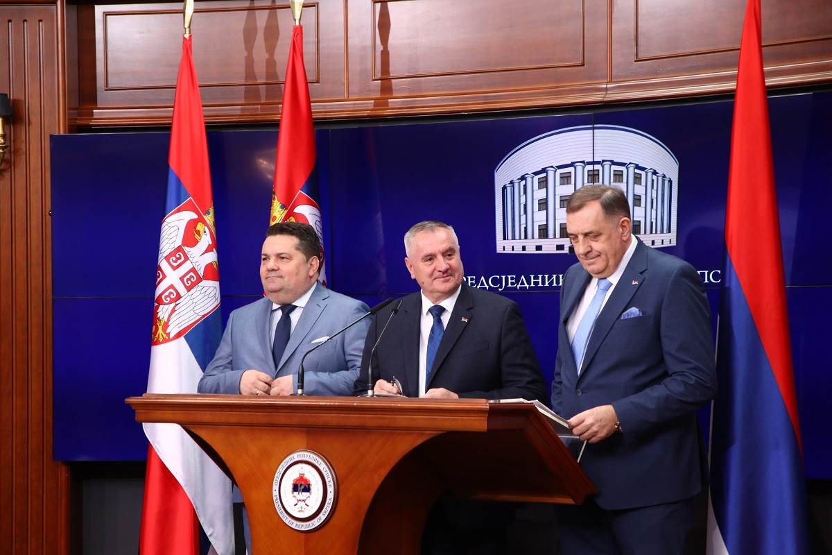 Pres konferencija Dodik Višković Stevandić Pres konferencija Dodik Višković Stevandić