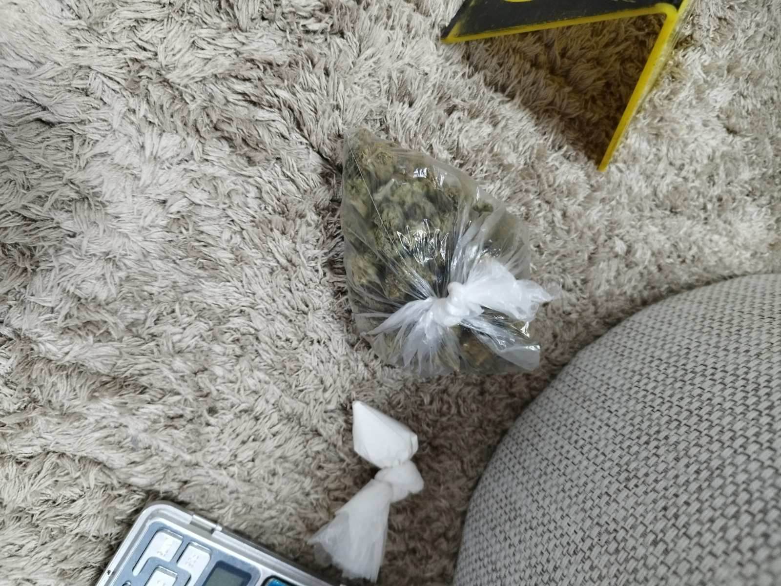U Bijeljini uhapšene dvije osobe zbog droge U Bijeljini uhapšene dvije osobe zbog droge