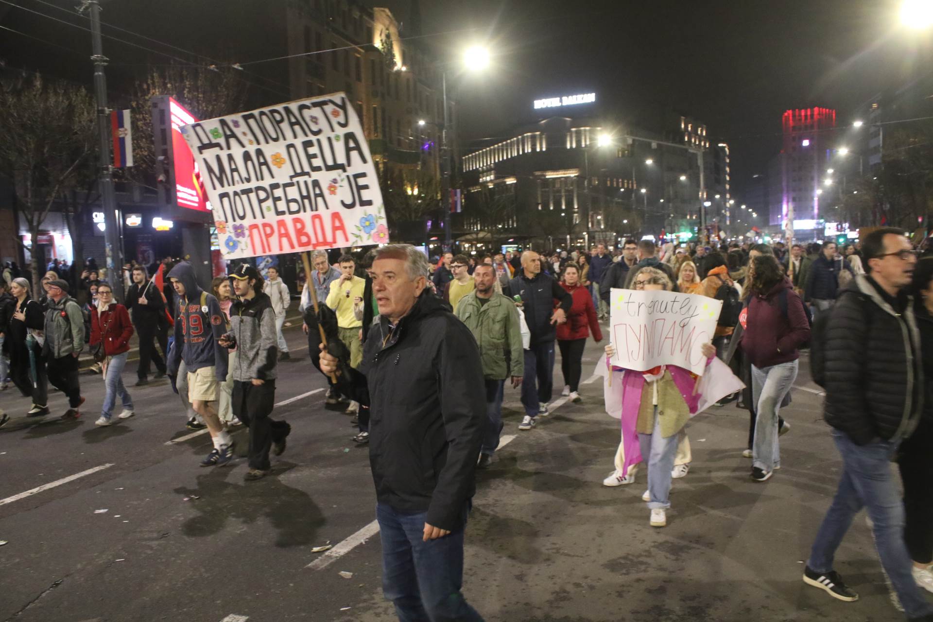 Protest_Terazije_06_Zoran_Mrdja_a.JPG Protest_Terazije_06_Zoran_Mrdja_a.JPG