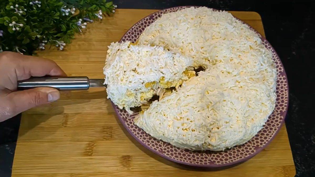 recept za salatu s piletinom, jajima i kukuruzom recept za salatu s piletinom, jajima i kukuruzom