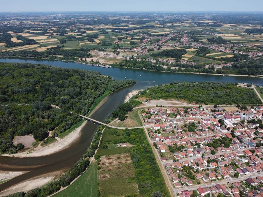  Šamac tuguje: Dan žalosti zbog dvostrukog ubistva 