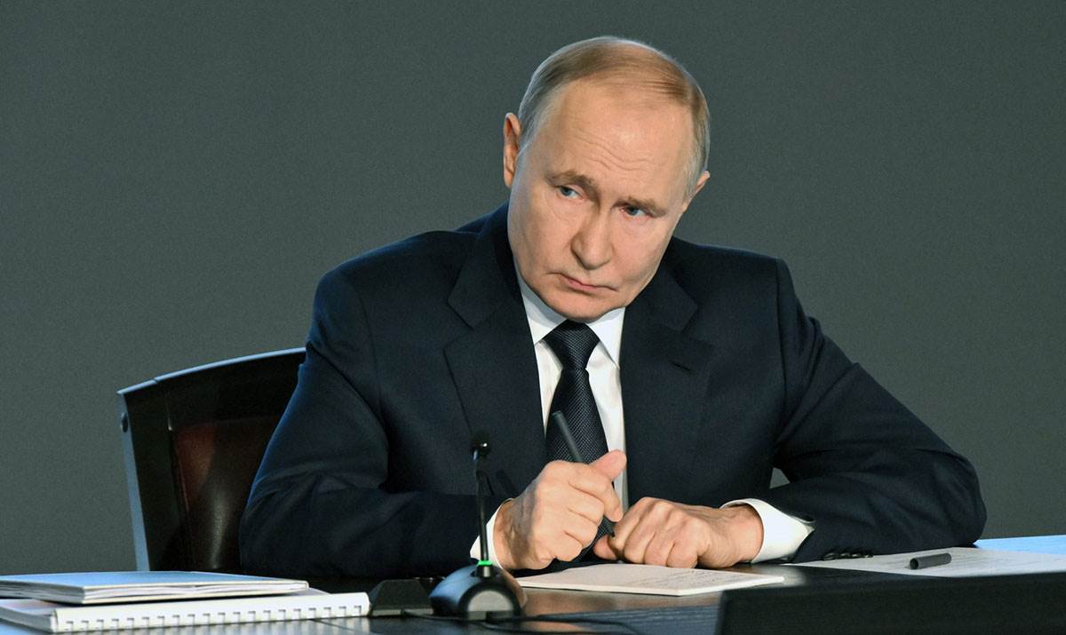 Putin smijenio komandanta kopnenih snaga Putin smijenio komandanta kopnenih snaga