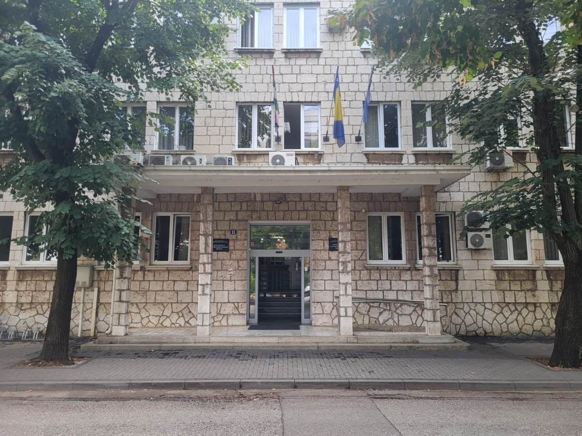  Više maskiranih osoba napalo učenike u Mostaru 